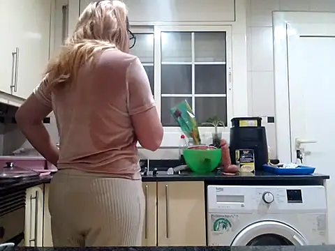 Snapshot of Dakota_Blonde08 chatting on November 2, 7:49 pm Dakota Blonde08 online show from November 2, 7:49 pm