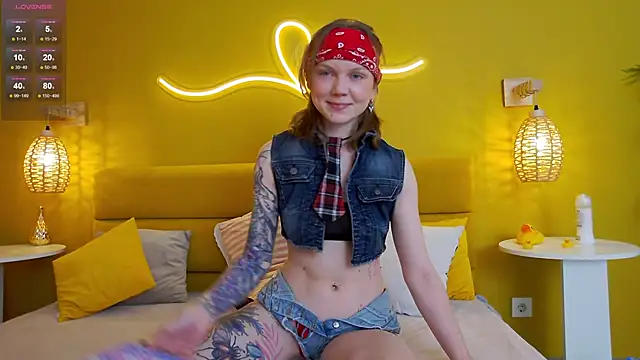 lessysweety online show from November 14, 3:27 am