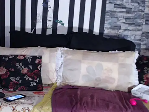 Snapshot of BigHotMatureXx chatting on October 15, 8:25 am BigHotMatureXx online show from October 15, 8:25 am