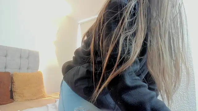 Snapshot of Carolina_hernandez22 chatting on December 1, 12:21 pm Carolina hernandez22 online show from December 1, 12:21 pm