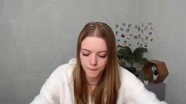 AliceFlirtt  online show from November 4, 9:30 am