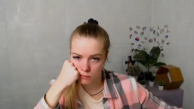 AliceFlirtt  online show from November 25, 8:14 am