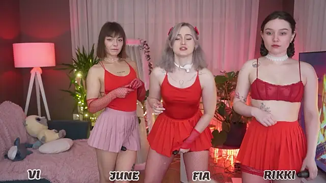 your favoritegirls online show from October 6, 2:31 am