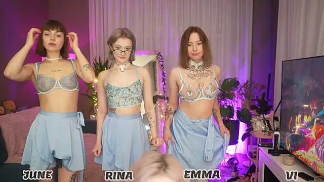 your favoritegirls online show from October 12, 1:04 am