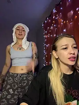 Dooubletroublee online show from February 2, 10:28 pm