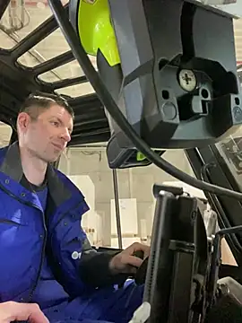 Snapshot of Ricoleckt chatting on February 19, 1:50 pm Ricoleckt online show from February 19, 1:50 pm