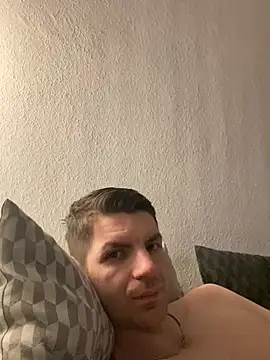 Snapshot of Ricoleckt chatting on February 27, 11:37 pm Ricoleckt online show from February 27, 11:37 pm