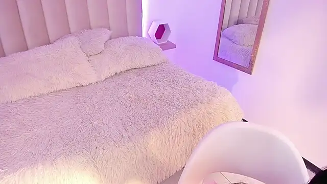 Snapshot of Misslinda_ chatting on February 12, 9:10 am Misslinda  online show from February 12, 9:10 am