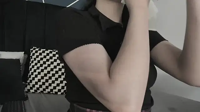 Adeelinee online show from January 20, 7:35 pm