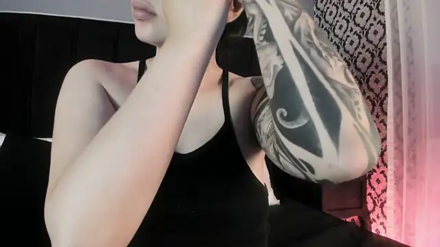 Adeelinee online show from February 21, 8:10 pm