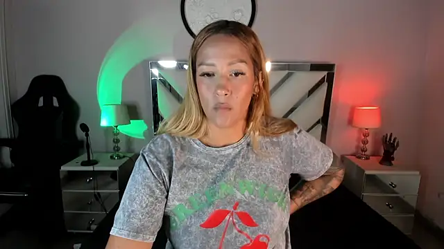 AnyyJones online show from March 5, 7:38 pm