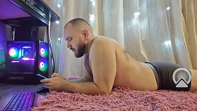 Snapshot of andy_candy_ chatting on February 9, 1:33 am andy candy  online show from February 9, 1:33 am