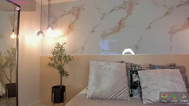 LeaThompson online show from December 3, 10:19 pm