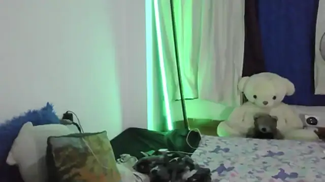 ximenajimenez online show from December 17, 12:05 am