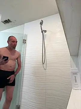 Snapshot of El_Gizmo chatting on March 8, 8:33 am El Gizmo online show from March 8, 8:33 am