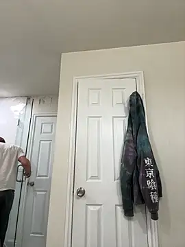 Snapshot of El_Gizmo chatting on November 29, 12:30 pm El Gizmo online show from November 29, 12:30 pm