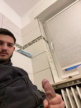 Snapshot of Furko_33 chatting on December 13, 3:43 pm Furko 33 online show from December 13, 3:43 pm