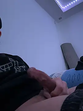 Snapshot of Furko_33 chatting on February 23, 2:40 am Furko 33 online show from February 23, 2:40 am