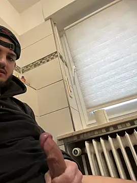 Snapshot of Furko_33 chatting on February 27, 3:59 pm Furko 33 online show from February 27, 3:59 pm