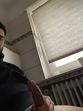 Snapshot of Furko_33 chatting on November 7, 1:44 pm Furko 33 online show from November 7, 1:44 pm