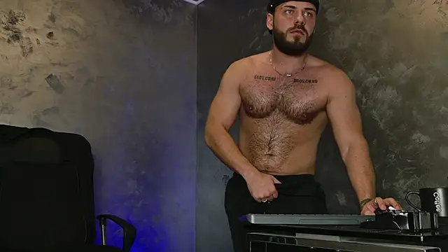 juliusmasters online show from November 21, 11:25 pm