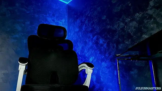 juliusmasters online show from April 23, 6:54 pm