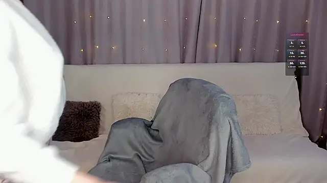 Snapshot of LisaMooore chatting on January 11, 4:16 am LisaMooore online show from January 11, 4:16 am