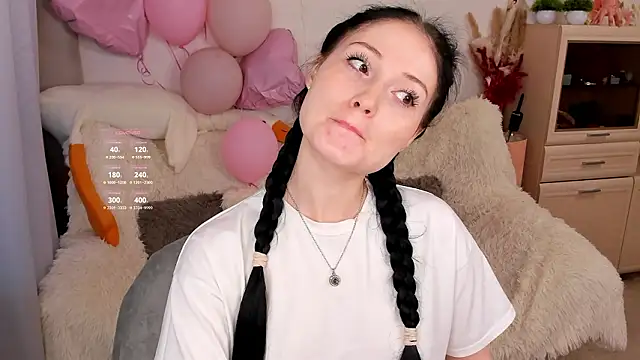 LisaMooore online show from February 21, 11:00 am