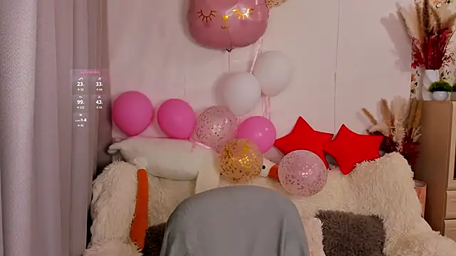 LisaMooore online show from April 19, 6:10 pm