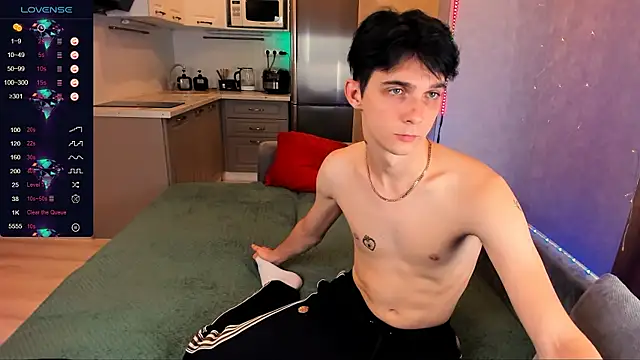 Aaron Boom online show from September 14, 11:15 pm