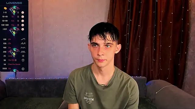 Aaron Boom online show from September 18, 10:34 pm