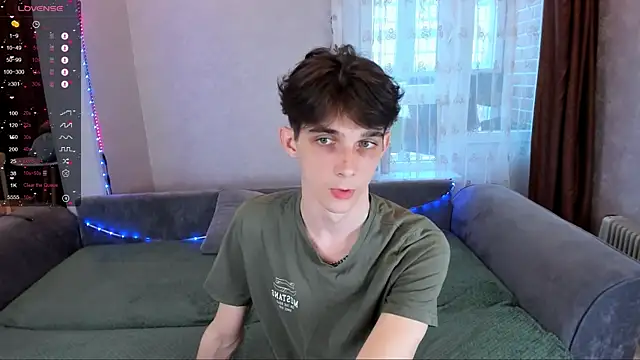 Snapshot of Aaron_Boom chatting on April 26, 1:09 pm Aaron Boom online show from April 26, 1:09 pm