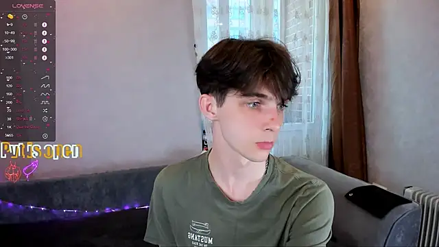 Snapshot of Aaron_Boom chatting on May 7, 3:28 pm Aaron Boom online show from May 7, 3:28 pm