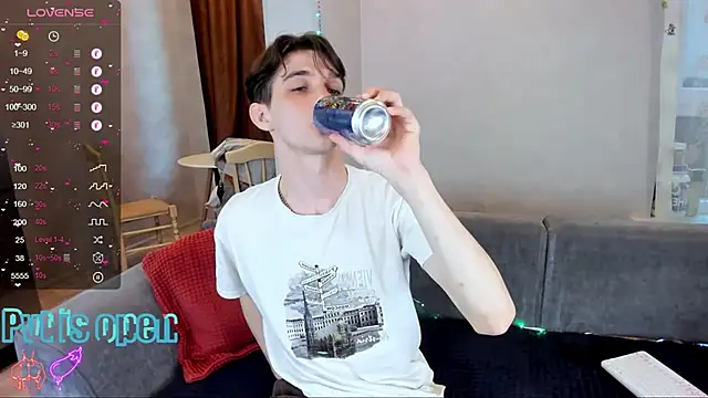 Snapshot of Aaron_Boom chatting on May 13, 3:53 pm Aaron Boom online show from May 13, 3:53 pm