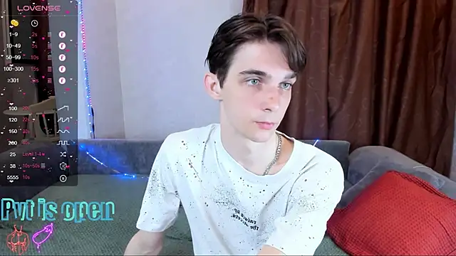 Snapshot of Aaron_Boom chatting on May 26, 12:28 am Aaron Boom online show from May 26, 12:28 am