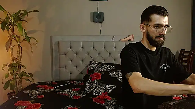 Snapshot of Mr_WhiteCock chatting on January 2, 10:01 pm Mr WhiteCock online show from January 2, 10:01 pm