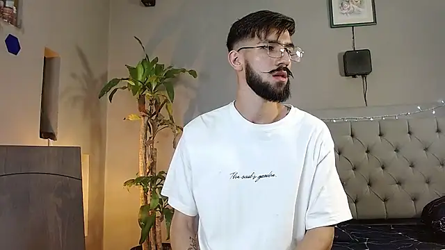 Snapshot of Mr_WhiteCock chatting on January 23, 8:35 pm Mr WhiteCock online show from January 23, 8:35 pm