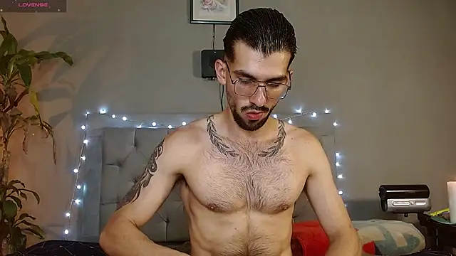 Snapshot of Mr_WhiteCock chatting on February 5, 11:17 pm Mr WhiteCock online show from February 5, 11:17 pm