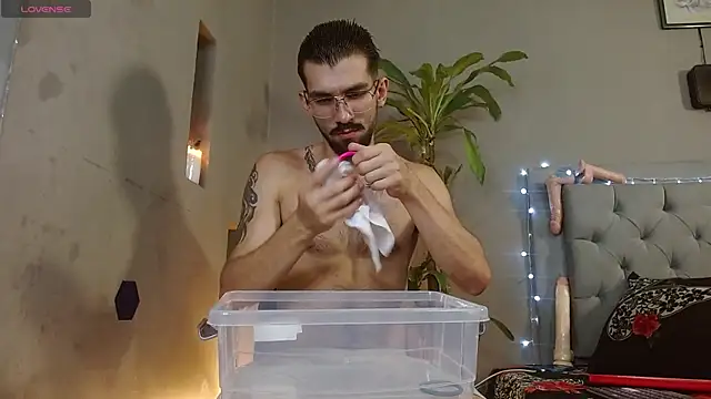 Snapshot of Mr_WhiteCock chatting on March 3, 10:31 pm Mr WhiteCock online show from March 3, 10:31 pm