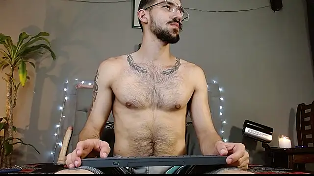 Snapshot of Mr_WhiteCock chatting on March 12, 10:28 pm Mr WhiteCock online show from March 12, 10:28 pm