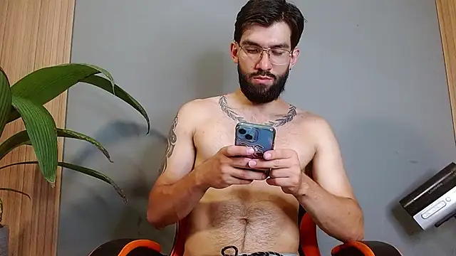 Snapshot of Mr_WhiteCock chatting on September 12, 5:57 pm Mr WhiteCock online show from September 12, 5:57 pm