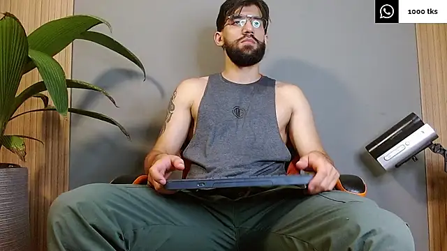 Snapshot of Mr_WhiteCock chatting on September 13, 11:10 am Mr WhiteCock online show from September 13, 11:10 am