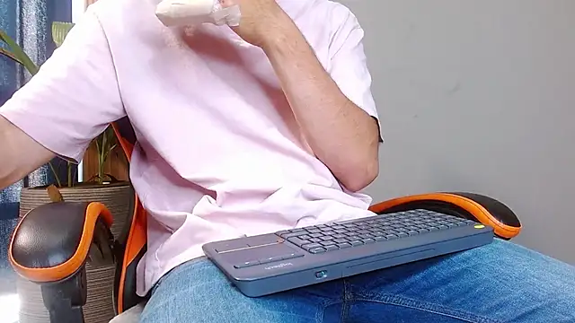 Snapshot of Mr_WhiteCock chatting on October 19, 7:36 pm Mr WhiteCock online show from October 19, 7:36 pm