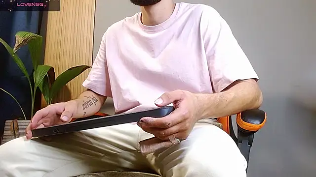 Snapshot of Mr_WhiteCock chatting on October 31, 11:50 pm Mr WhiteCock online show from October 31, 11:50 pm