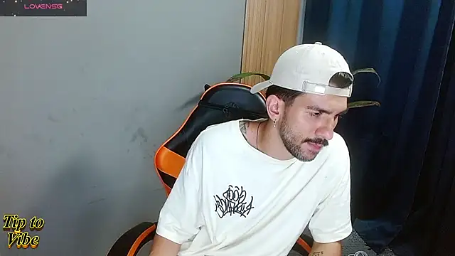 Snapshot of Mr_WhiteCock chatting on December 2, 10:16 pm Mr WhiteCock online show from December 2, 10:16 pm