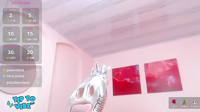 tamarafoxy  online show from January 4, 4:00 pm