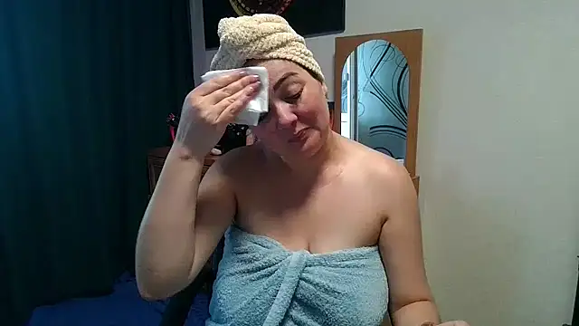 JuliaMorganss online show from July 4, 6:30 am