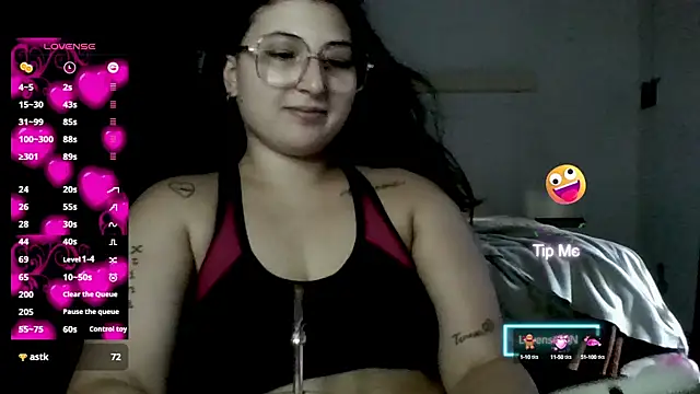 Snapshot of imsohornydacom chatting on March 7, 9:17 pm imsohornydacom online show from March 7, 9:17 pm