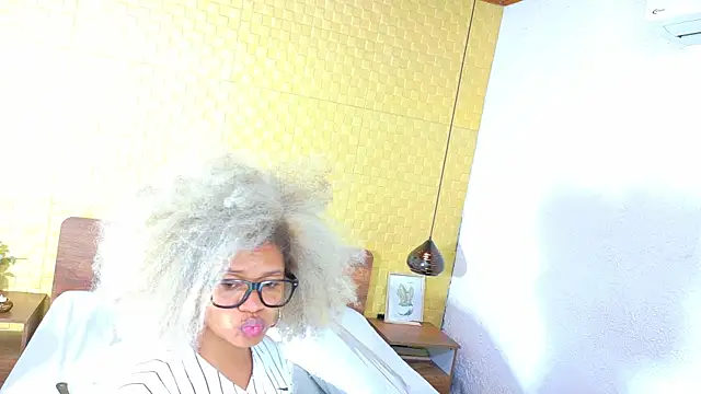 Squirter pussybomb online show from December 11, 3:24 am