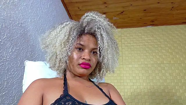 Squirter pussybomb online show from December 13, 7:04 am